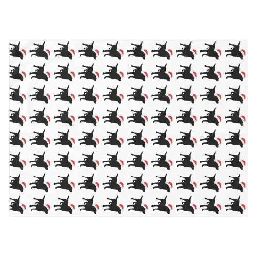 クリスマスのサンタクロースの帽子を身に着けている黒い実験室犬 テーブルクロス (正面(横))