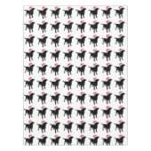 クリスマスのサンタクロースの帽子を身に着けている黒い実験室犬 テーブルクロス (正面)