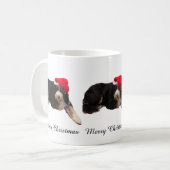 クリスマスのサンタ帽子をかぶった愛らしい犬 コーヒーマグカップ (正面左)