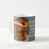 クリスマスのシカのカップルが居心地の良いキャビンのライトの下に コーヒーマグカップ (正面左)