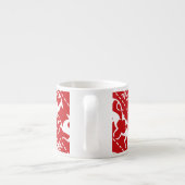クリスマスのシカの赤と白の休日パターン エスプレッソカップ (裏面)