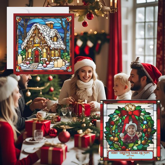 クリスマスのジンジャーブレッドハウスの偽ステンドグラス