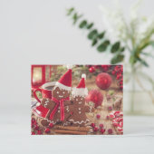 クリスマスのジンジャーブレッドマンおよび熱い飲み物 シーズンポストカード (スタンド正面)