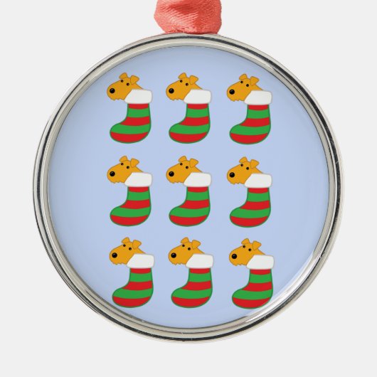 クリスマスのストッキングのオーナメントのかわいい小犬 メタルオーナメント (正面)