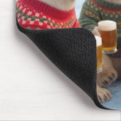 クリスマスのダサいスウェットを着たパーティーポーラーベア マウスパッド (コーナー)