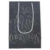 クリスマスのチョークの書道のエレガントな12日 ミディアムペーパーバッグ (裏面)