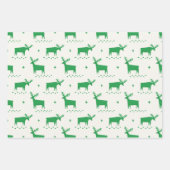 クリスマスのトナカイ。緑の森林動物模様 ラッピングペーパーシート (正面)