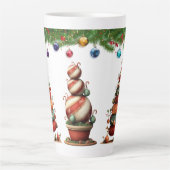 クリスマスのトピアリーの木の幻想的なデザイン カフェラテマグ (正面)
