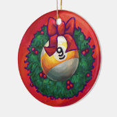 クリスマスのナインボールリースオンレッド セラミックオーナメント (左)