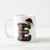 クリスマスのニットセーターの文字 E サンタ帽子 コーヒーマグカップ (左)