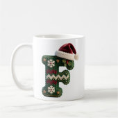 クリスマスのニットセーターの文字Fサンタ帽子 コーヒーマグカップ (左)