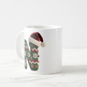 クリスマスのニットセーターの文字Nサンタ帽子 コーヒーマグカップ (正面左)