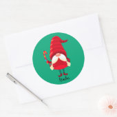 クリスマスのノームがキャンディケインを持つ ラウンドシール (封筒)