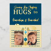 クリスマスのハグ 祖父母 写真追加 ゴールド ブルー 箔シーズンカード (正面)