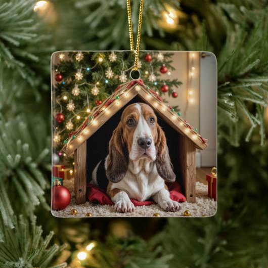 クリスマスのバセットハウンドの犬小屋 セラミックオーナメント (ツリー)