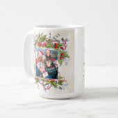 クリスマスのヒイラギの枝の写真マグカップ コーヒーマグカップ (正面左)