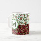 クリスマスのヒイラギの葉と赤と緑の実 コーヒーマグカップ (正面左)