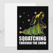クリスマスのビッグフットが雪の中をスクワッチングしていく シーズンカード (正面/裏面)