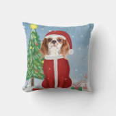 クリスマスのプレゼントで雪の中のキャバリエの王様の犬 クッション (正面)