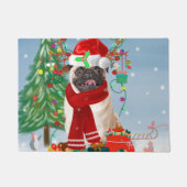 クリスマスのプレゼントで雪の中を犬をパグ ドアマット (正面)