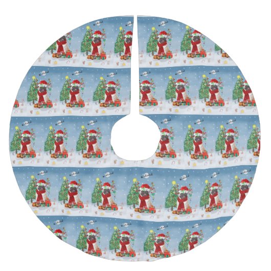 クリスマスのプレゼントで雪の中を犬をパグ ブラッシュドポリエステルツリースカート (正面)