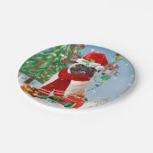 クリスマスのプレゼントで雪の中を犬をパグ ペーパープレート (アングル)
