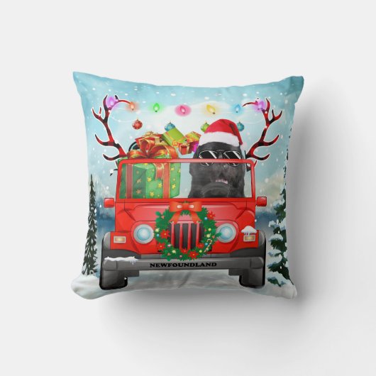 クリスマスのプレゼントを持つニューファンドランド犬 クッション (正面)