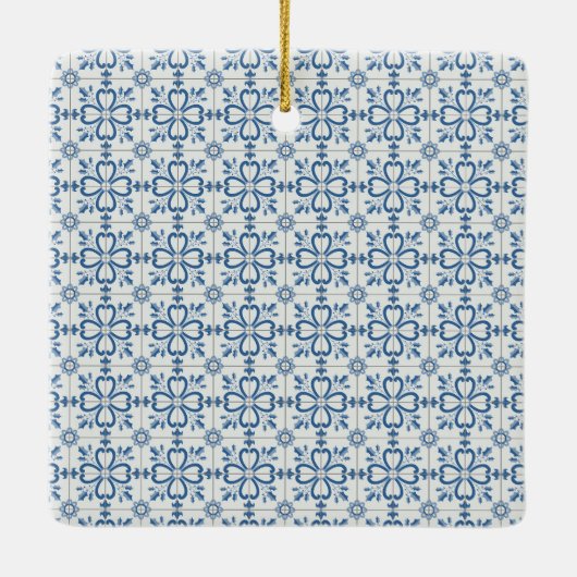 クリスマスのプレゼントを持つポルトガルのオンドリ セラミックオーナメント (裏面)