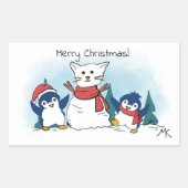 クリスマスのペンギン達が雪の猫を作っています 長方形シール (正面)