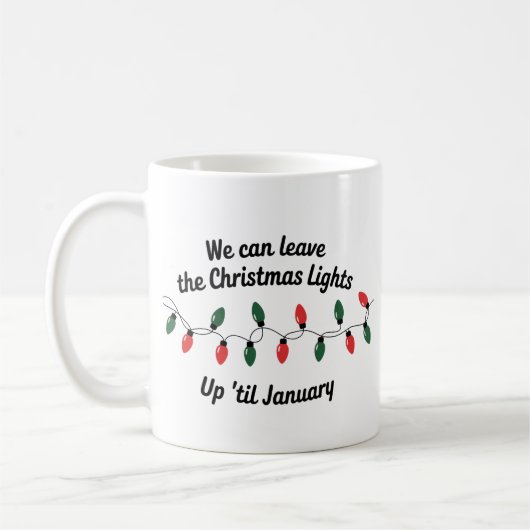 クリスマスのライトは1月まで飾ったままで コーヒーマグカップ (左)