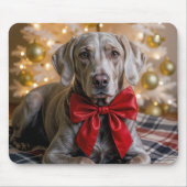 クリスマスのヴァイマラナー犬 赤いリボン付き マウスパッド (正面)