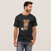 クリスマスの中のクリスマスベアのストッキング Tシャツ (正面フル)