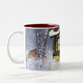 クリスマスの休日場面 ツートーンマグカップ (左)