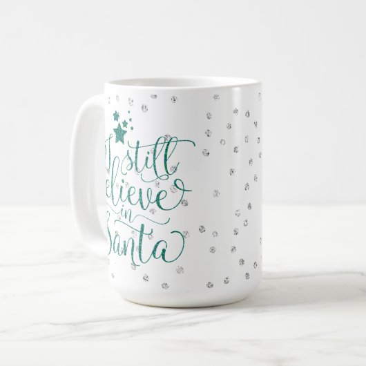 クリスマスの休日-私はまだサンタRedGrで信じます コーヒーマグカップ (正面左)