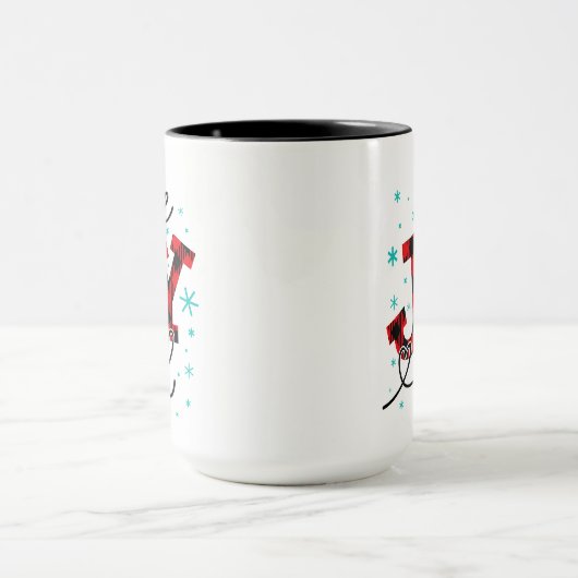 クリスマスの休暇は楽しい冬モダンの格子縞 マグカップ (中央)