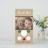 クリスマスの写真 雪玉 飾り玉 緑 赤 素朴な感じ サンキューカード (スタンド正面)