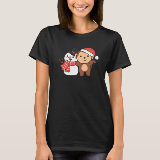 クリスマスの冬に雪だるまを持つサル Tシャツ (正面)