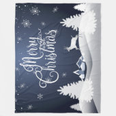 クリスマスの冬のおとぎ話。 ファンタジーのSnowyの森林 フリースブランケット (正面)