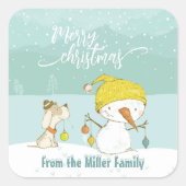 クリスマスの冬のシーンで小さな雪だるまと犬 スクエアシール (正面)