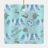 クリスマスの冬のブルーシーン セラミックオーナメント (裏面)