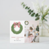 クリスマスの冬の松のリースのストライプの赤いリボンの写真 シーズンポストカード (スタンド正面)
