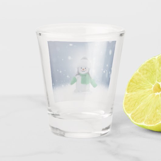 クリスマスの冬の雪だるま滑りやすいジョー緑のスカーフm ショットグラス (裏面)