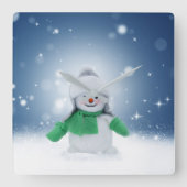 クリスマスの冬の雪だるま滑りやすいジョー緑のスカーフm スクエア壁時計 (正面)
