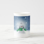 クリスマスの冬の雪だるま滑りやすいジョー緑のスカーフm ボーンチャイナマグカップ (正面)