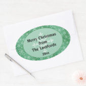 クリスマスの冬の雪の雪の花が降る緑 楕円形シール (封筒)