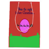 クリスマスの前の夜は空を通して過ごしていた ミディアムペーパーバッグ (裏面)