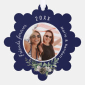 クリスマスの友人の写真ネイビーブルーコーンパイン オーナメントカード (裏面)