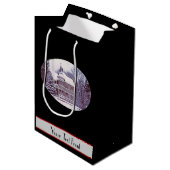 クリスマスの古くビクトリアンな家 ミディアムペーパーバッグ (正面アングル)