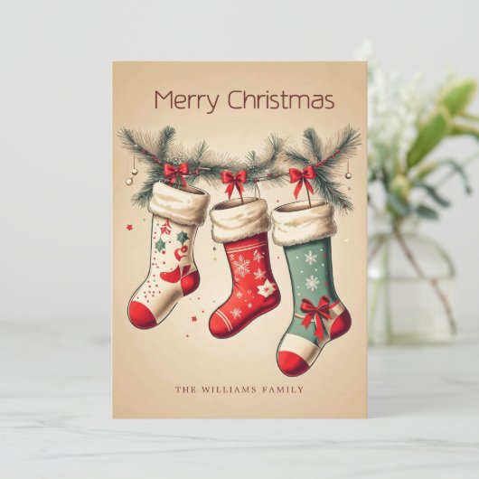 クリスマスの古典的なストッキング ピンリーフ ホリデー シーズンカード (スタンド正面)
