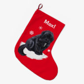 クリスマスの名前のカスタマイズ可能な赤のニューファウンドランド ラージクリスマスストッキング (正面 (吊り時))